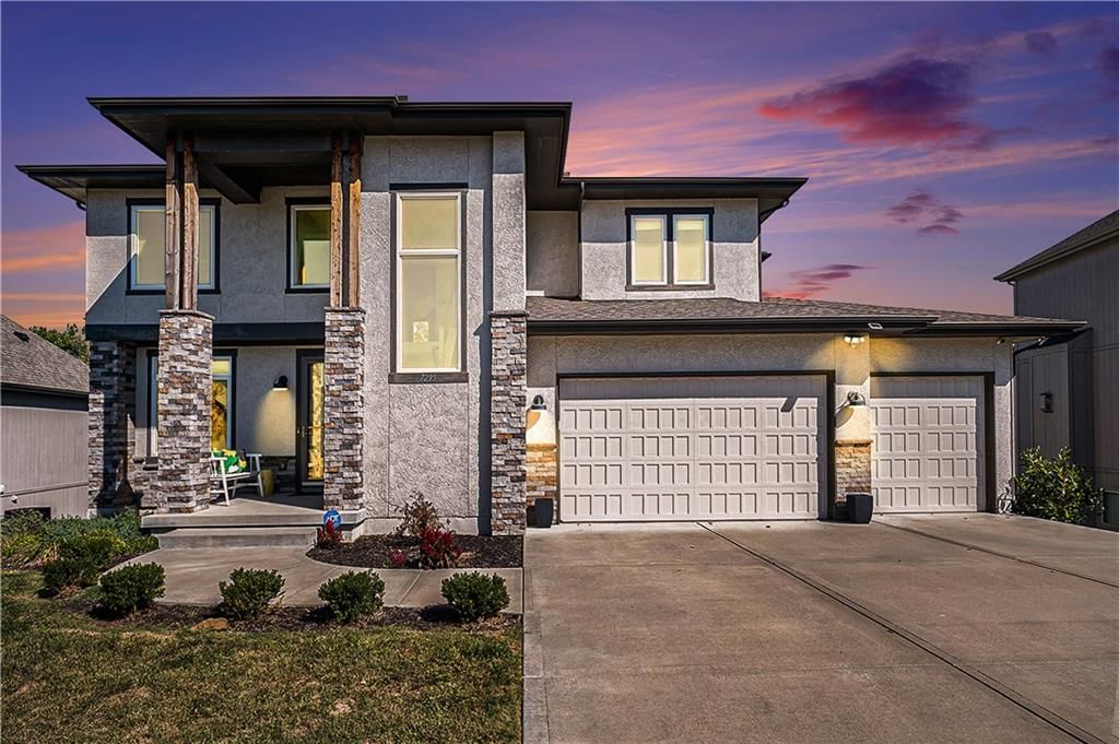 7295 NW FOREST LAKES Drive, Parkville, MO