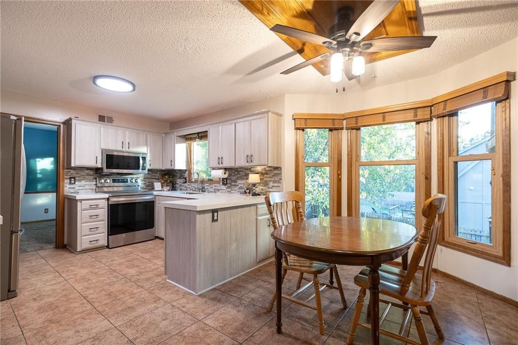 Photo 13 of 46 - 17589 W 112th Street