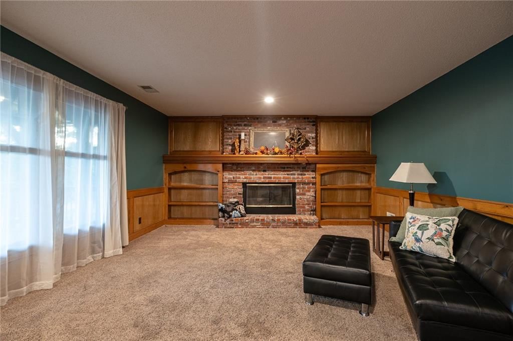 Photo 17 of 46 - 17589 W 112th Street