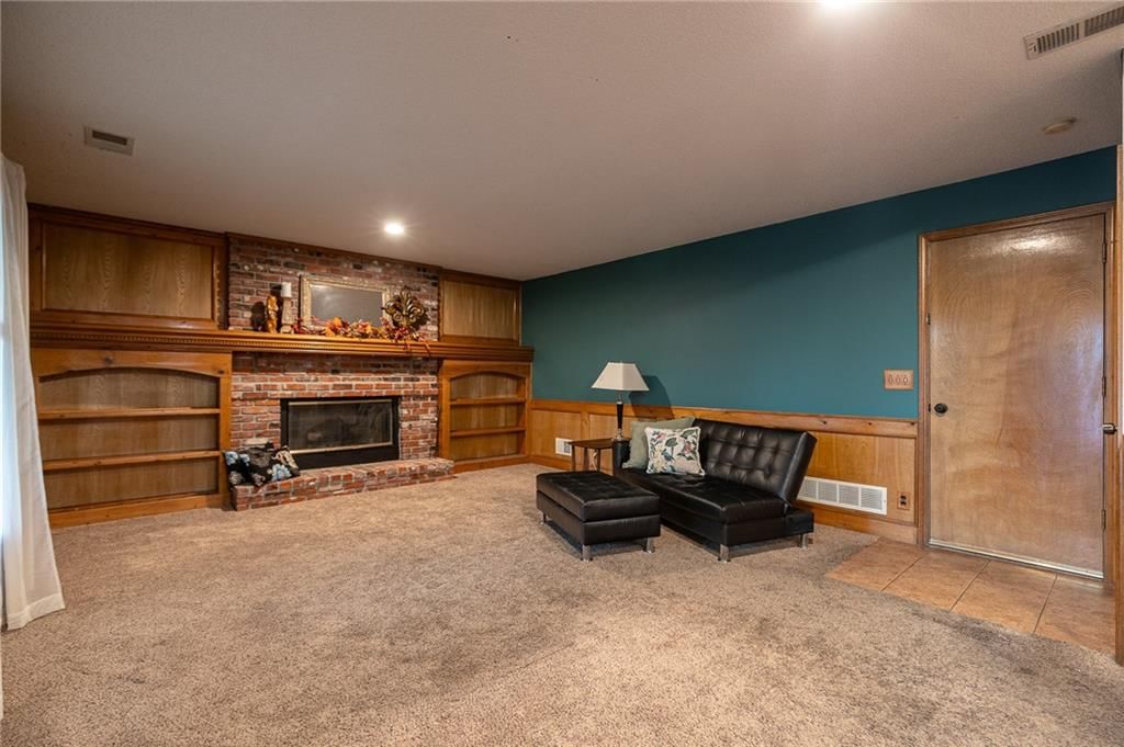 Photo 18 of 46 - 17589 W 112th Street