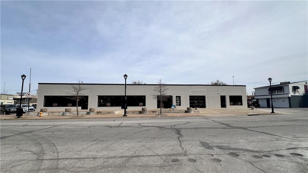 5805-5809 Merriam Drive — photo 3