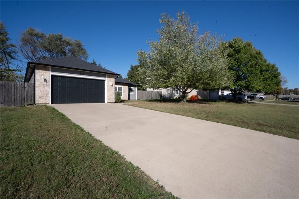 214 Hillside Drive — photo 4