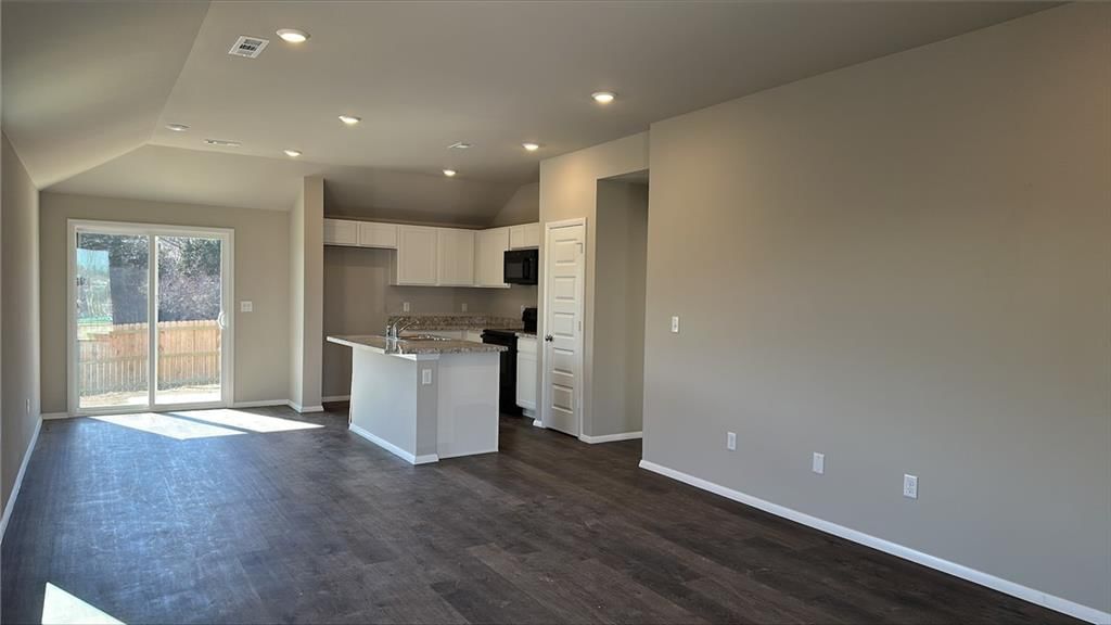 2300 Woodfield Drive — photo 7