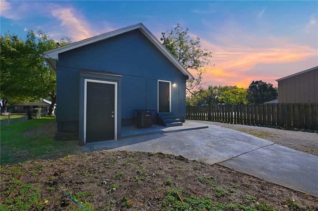 626 S Hardy Avenue — photo 37