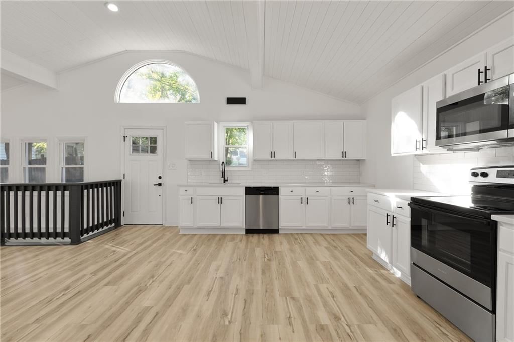 Photo 10 of 43 - 506 E Lexington Avenue