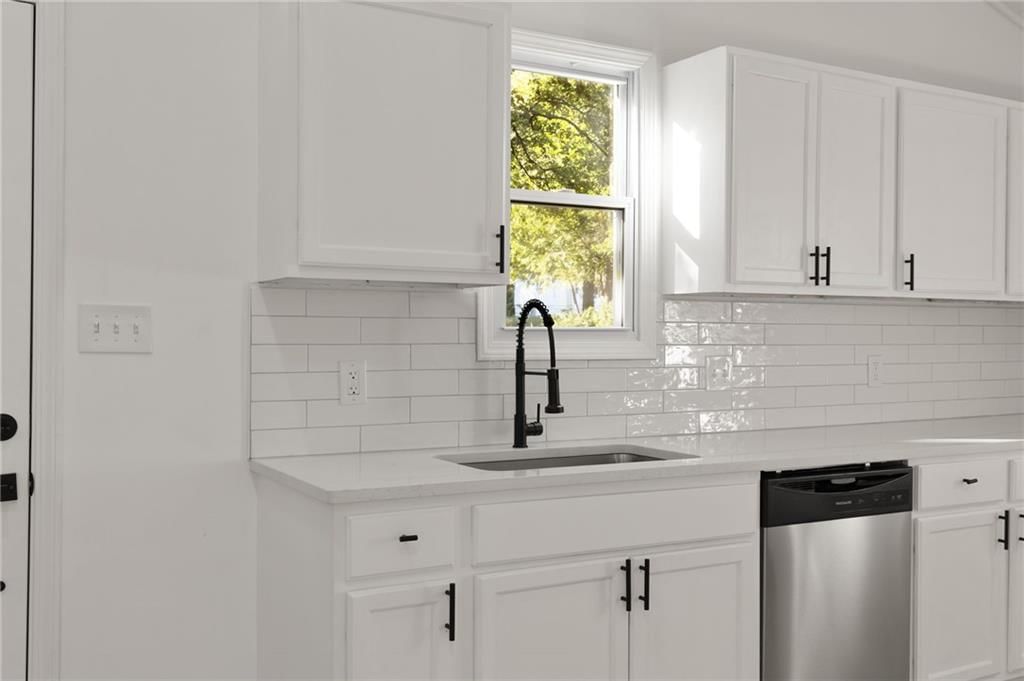 Photo 15 of 43 - 506 E Lexington Avenue