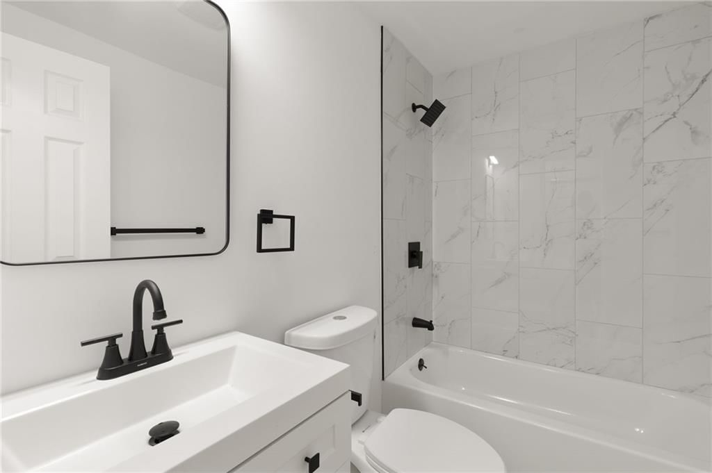 Photo 20 of 43 - 506 E Lexington Avenue