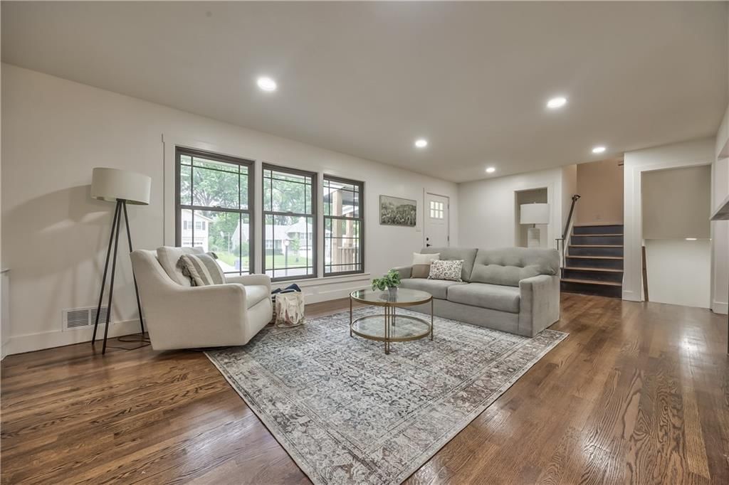 6928 Russell Street — photo 4
