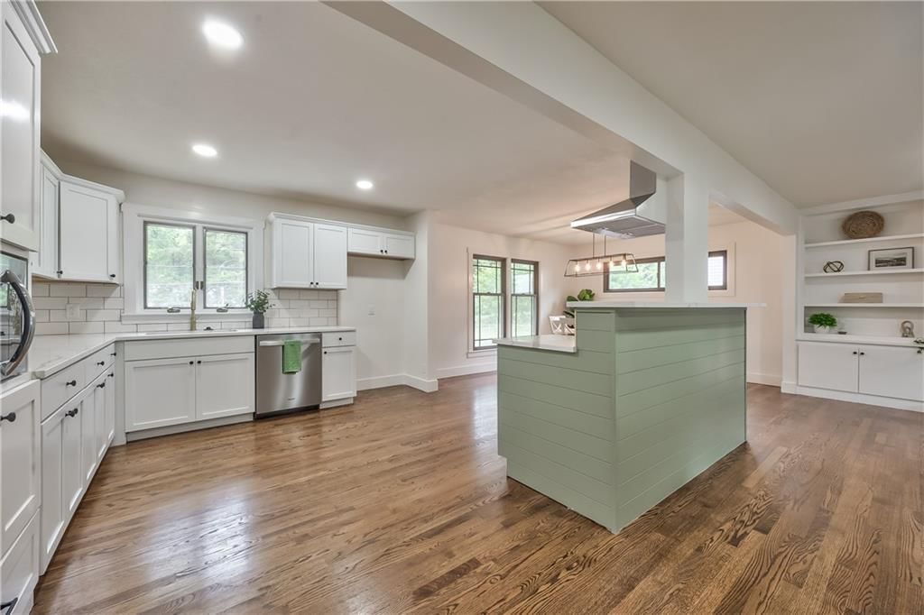 6928 Russell Street — photo 8