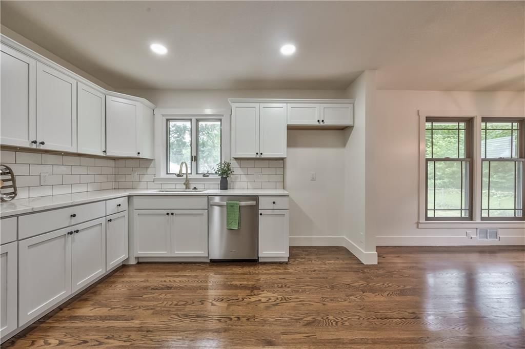 6928 Russell Street — photo 9
