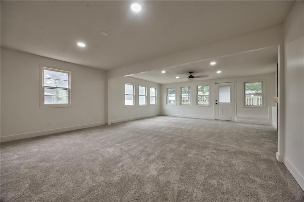 6928 Russell Street — photo 33
