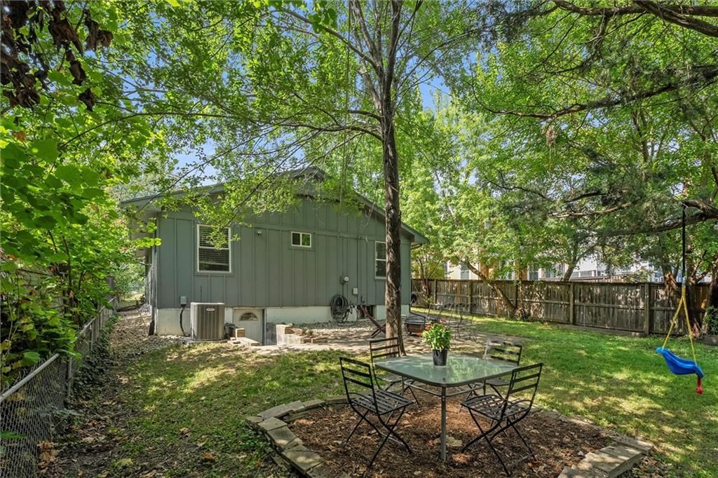 7617 Holmes Road — photo 25