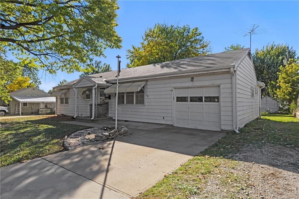 237 N BLAKE Street — photo 3