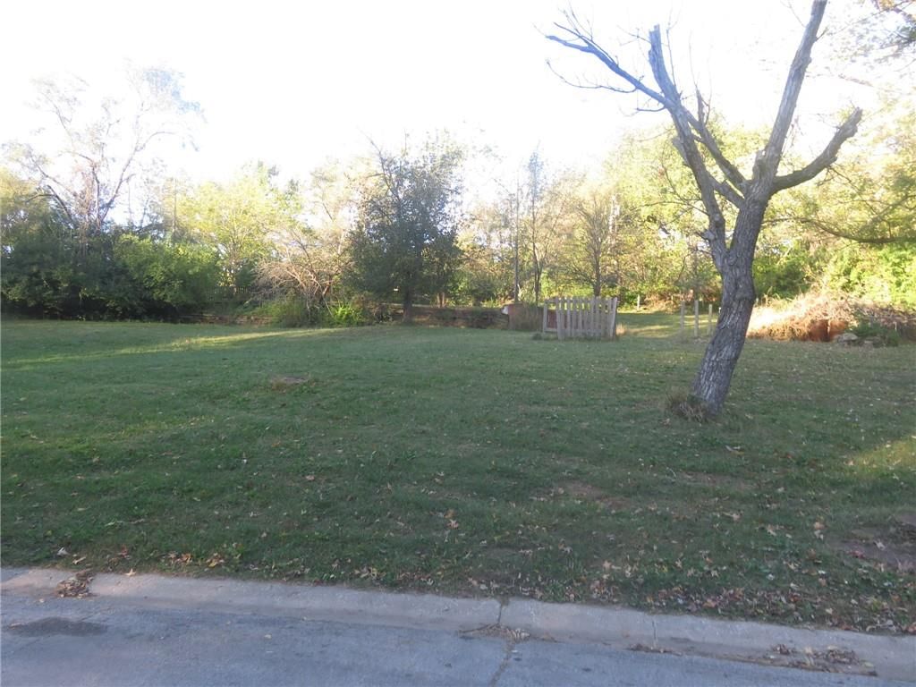 6828 Vermont Avenue — photo 3
