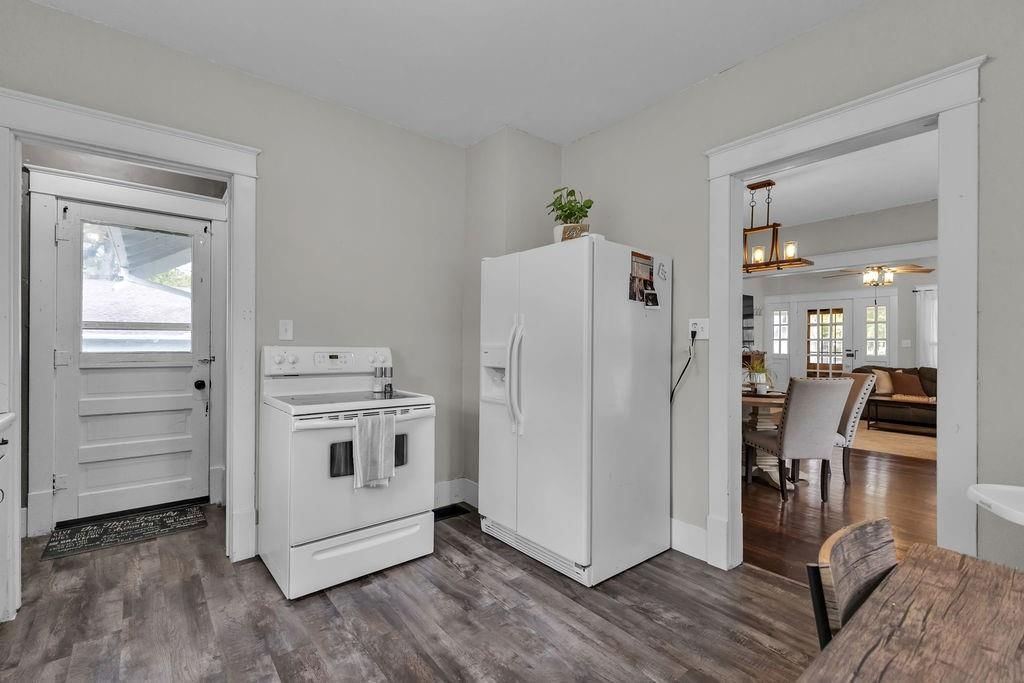 601 E 3rd Street — photo 11