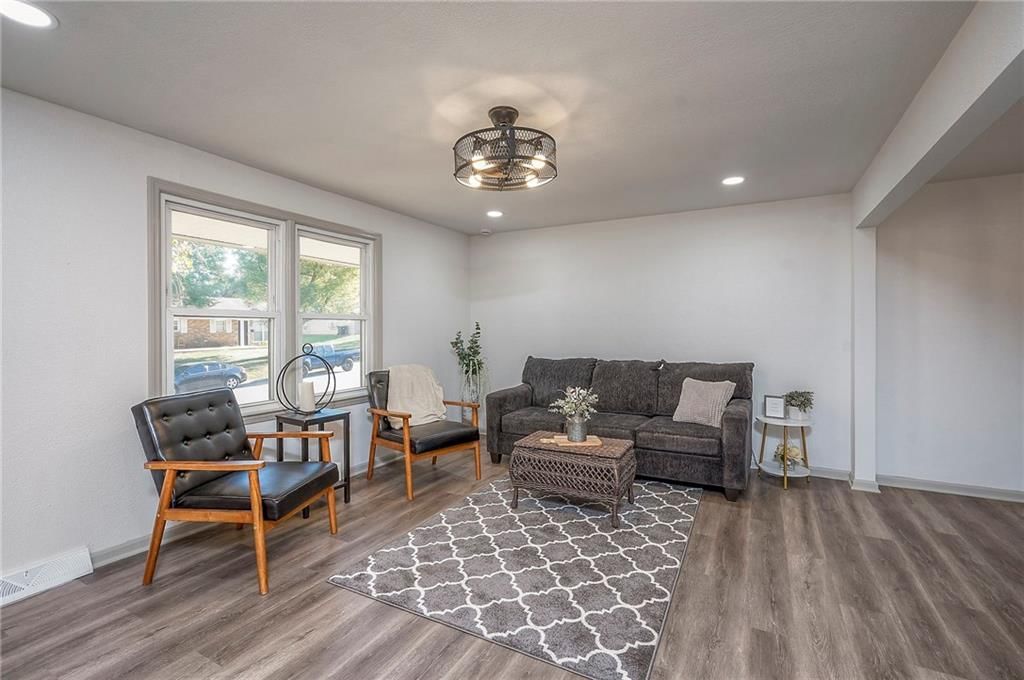 Photo 5 of 37 - 6010 E 151st Street