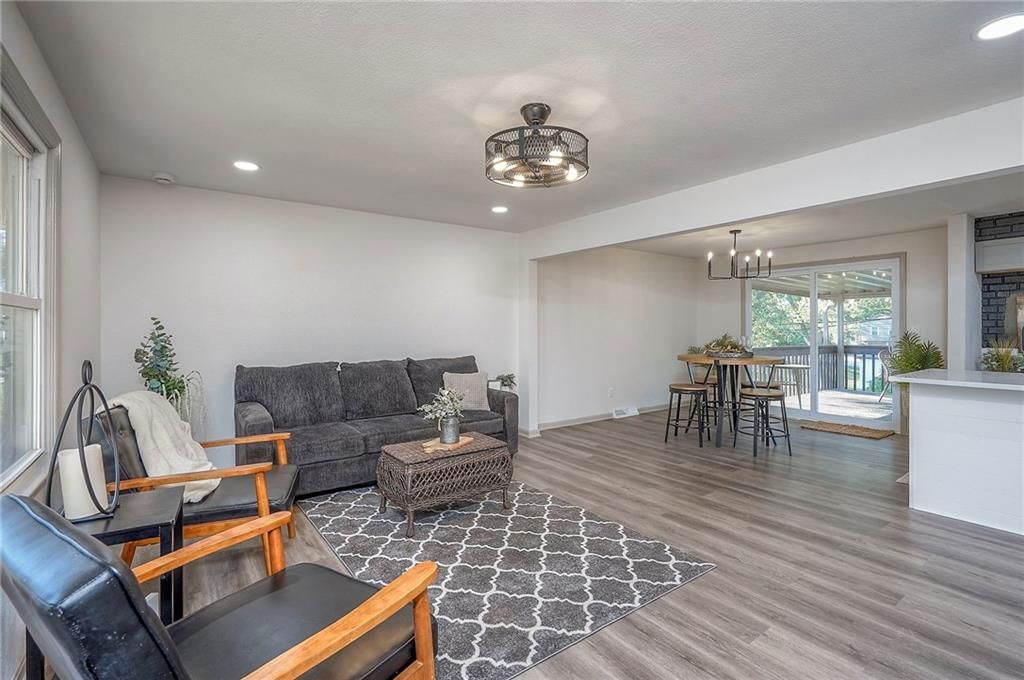 Photo 6 of 37 - 6010 E 151st Street