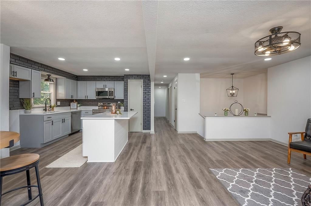 Photo 9 of 37 - 6010 E 151st Street