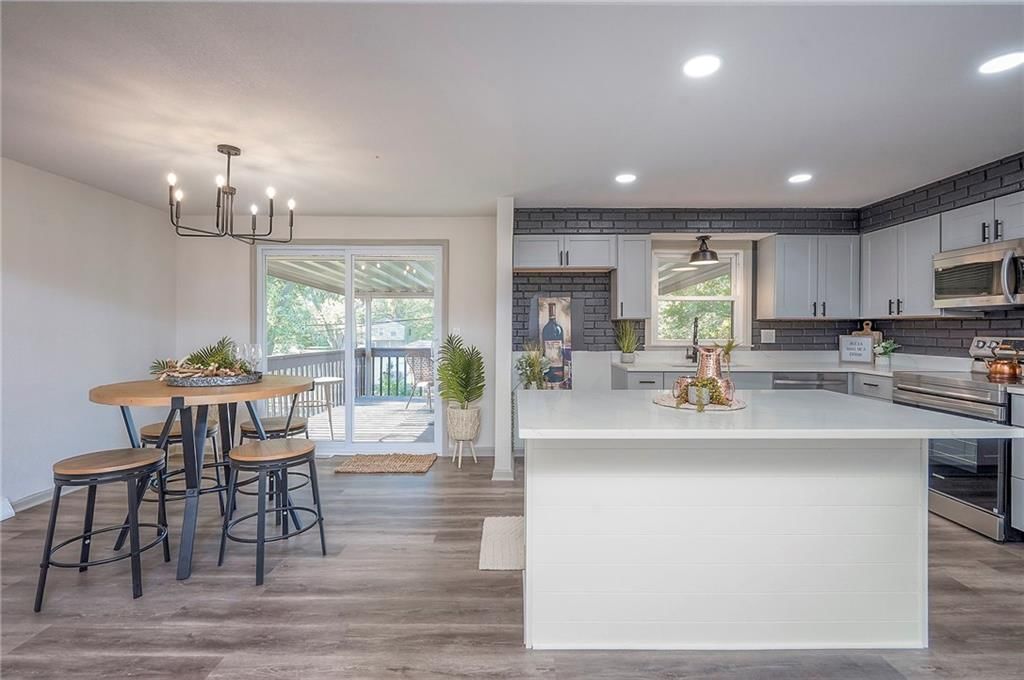 Photo 11 of 37 - 6010 E 151st Street