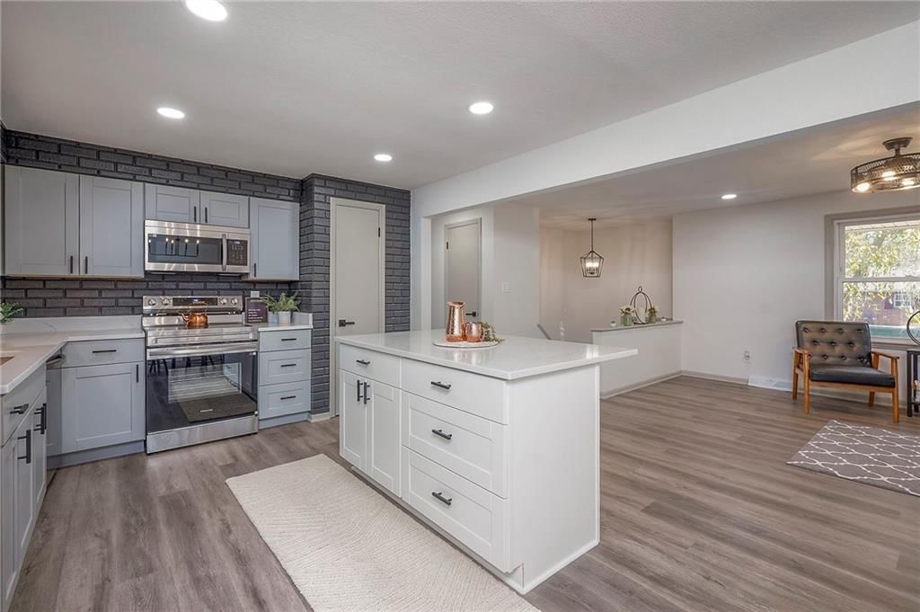 Photo 13 of 37 - 6010 E 151st Street