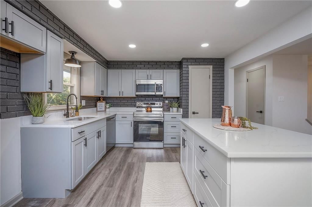 Photo 14 of 37 - 6010 E 151st Street