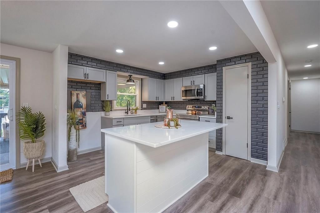 Photo 15 of 37 - 6010 E 151st Street