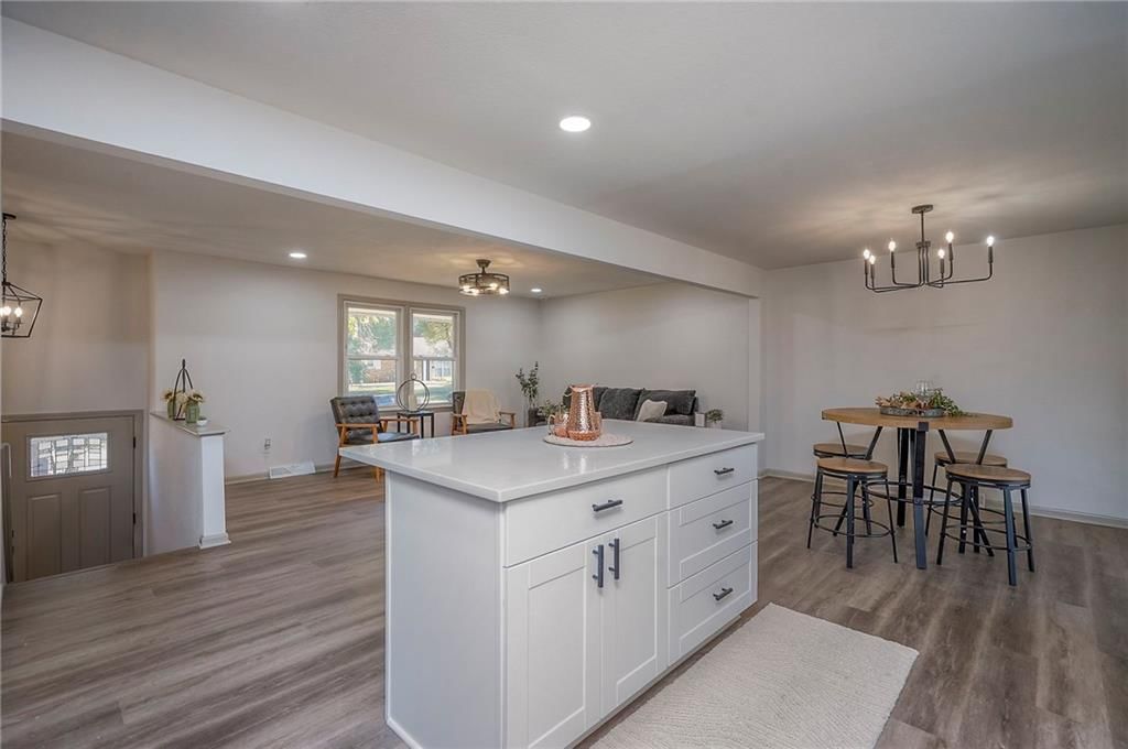 Photo 18 of 37 - 6010 E 151st Street