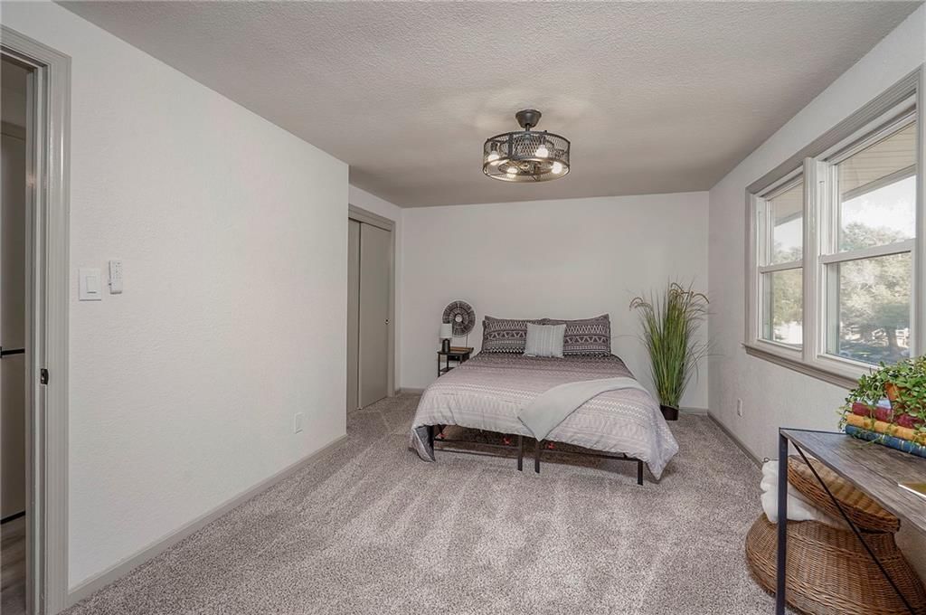 Photo 21 of 37 - 6010 E 151st Street