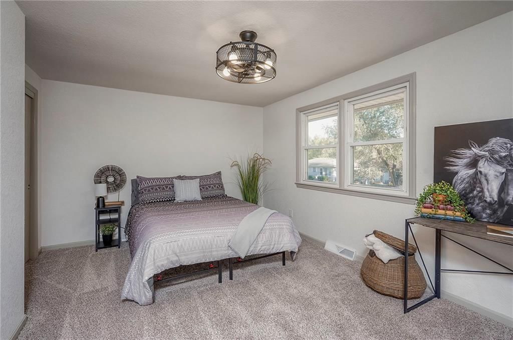 Photo 22 of 37 - 6010 E 151st Street