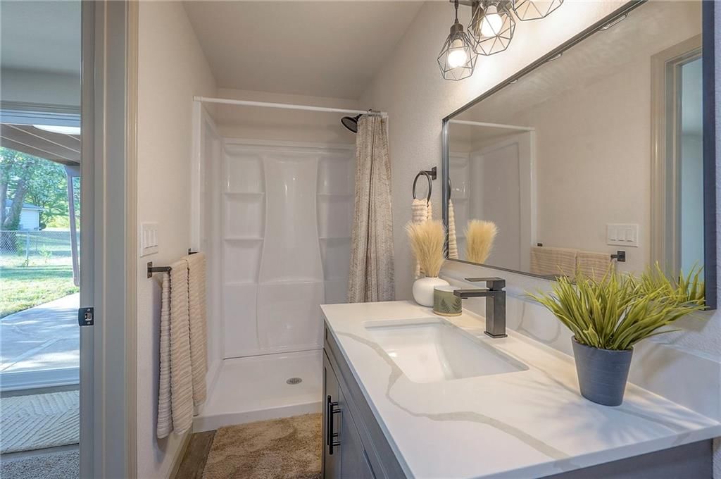 Photo 32 of 37 - 6010 E 151st Street