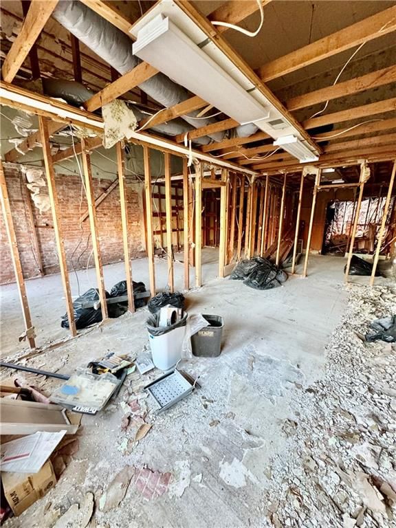 106 W Benton Street — photo 2