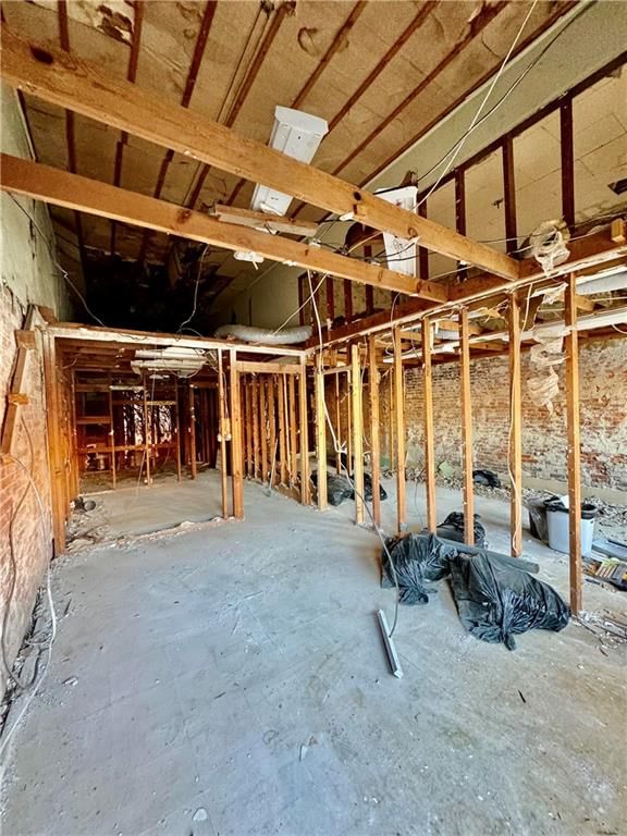 106 W Benton Street — photo 4
