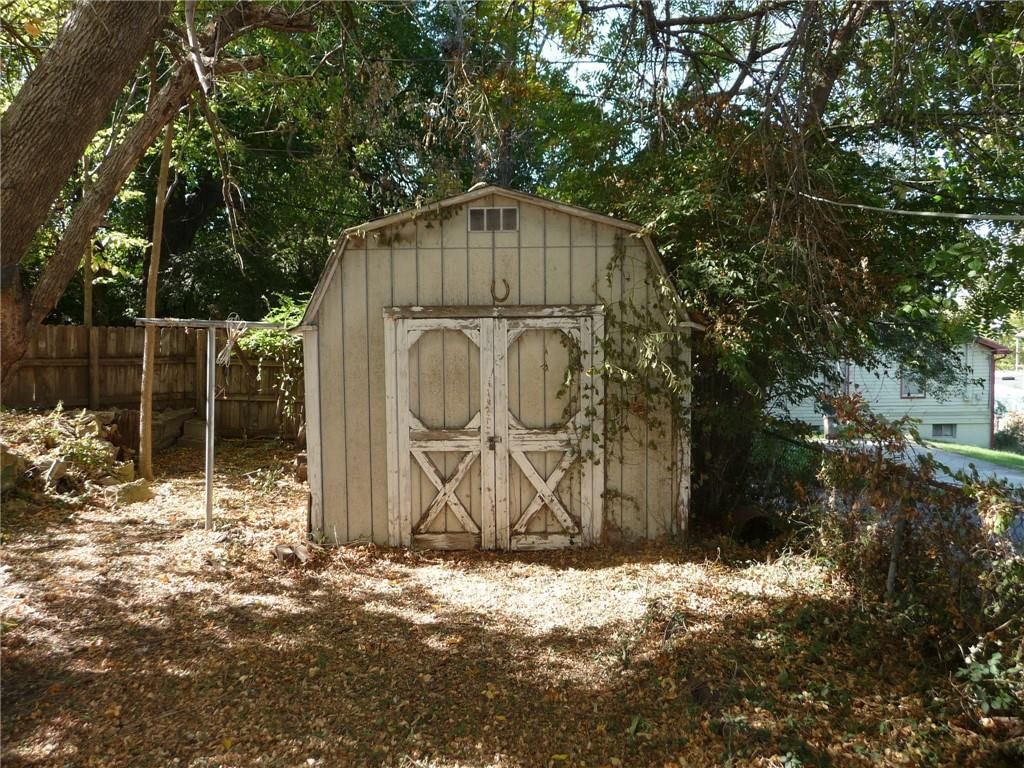 2712 Madison Avenue — photo 4