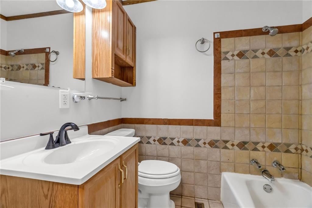 Photo 21 of 29 - 1601 NE 114th Street