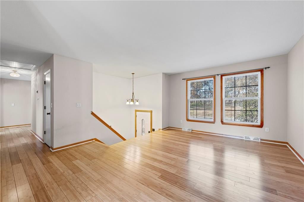 8809 N MAIN Street — photo 3