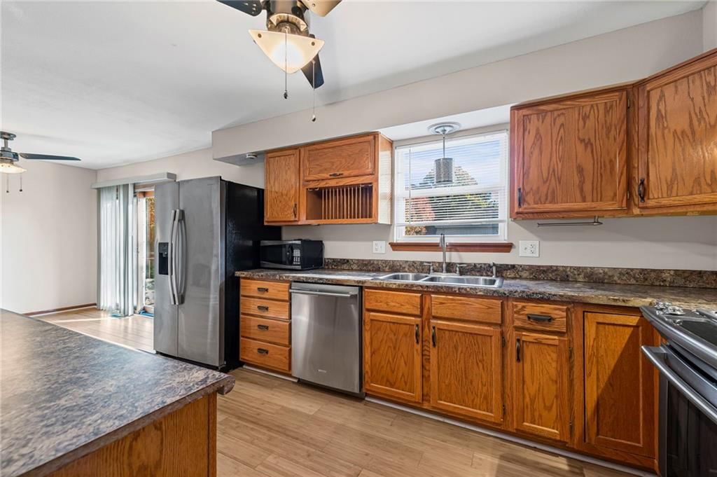 8809 N MAIN Street — photo 10