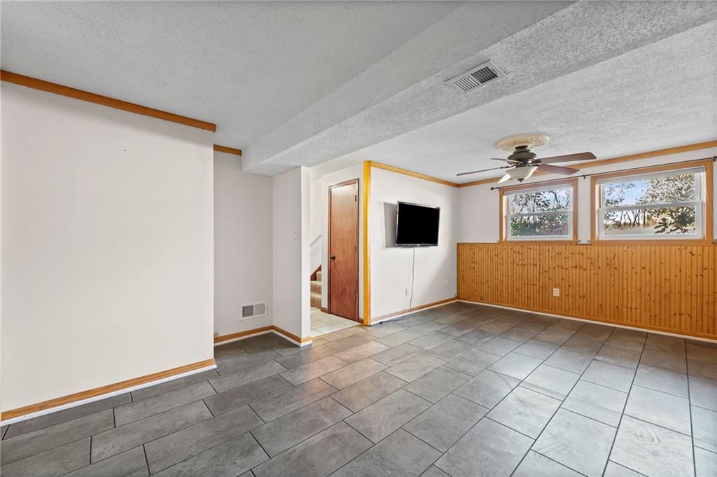 8809 N MAIN Street — photo 20
