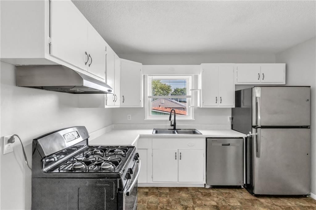 Photo 10 of 29 - 18403 E 9th Street N