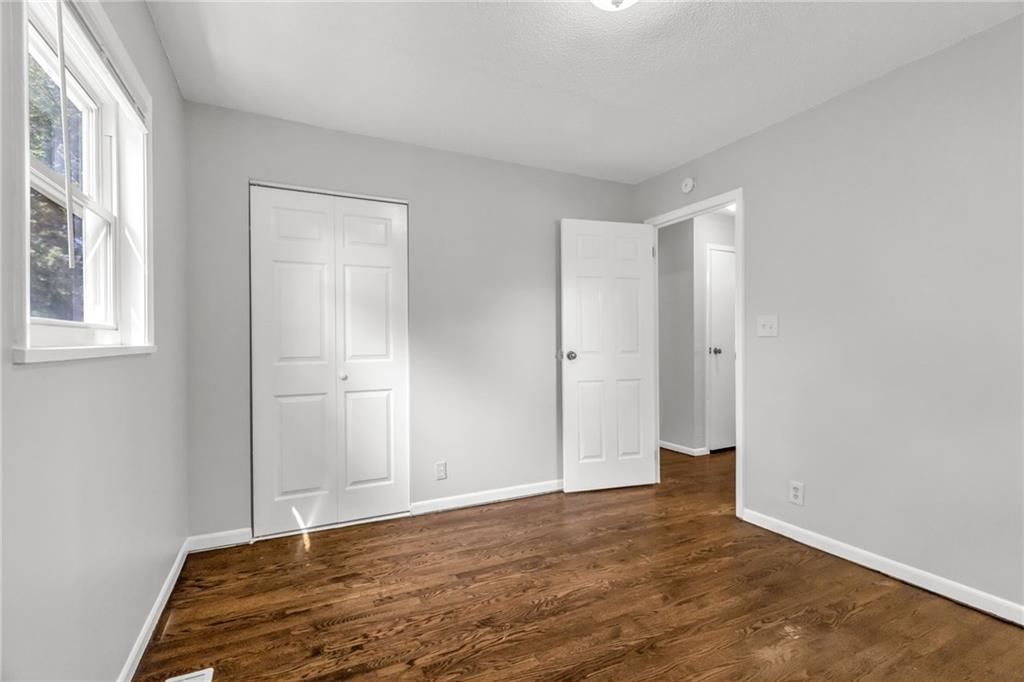 Photo 14 of 29 - 18403 E 9th Street N