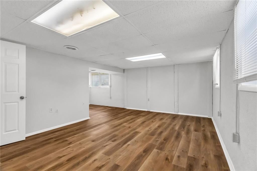 Photo 20 of 29 - 18403 E 9th Street N