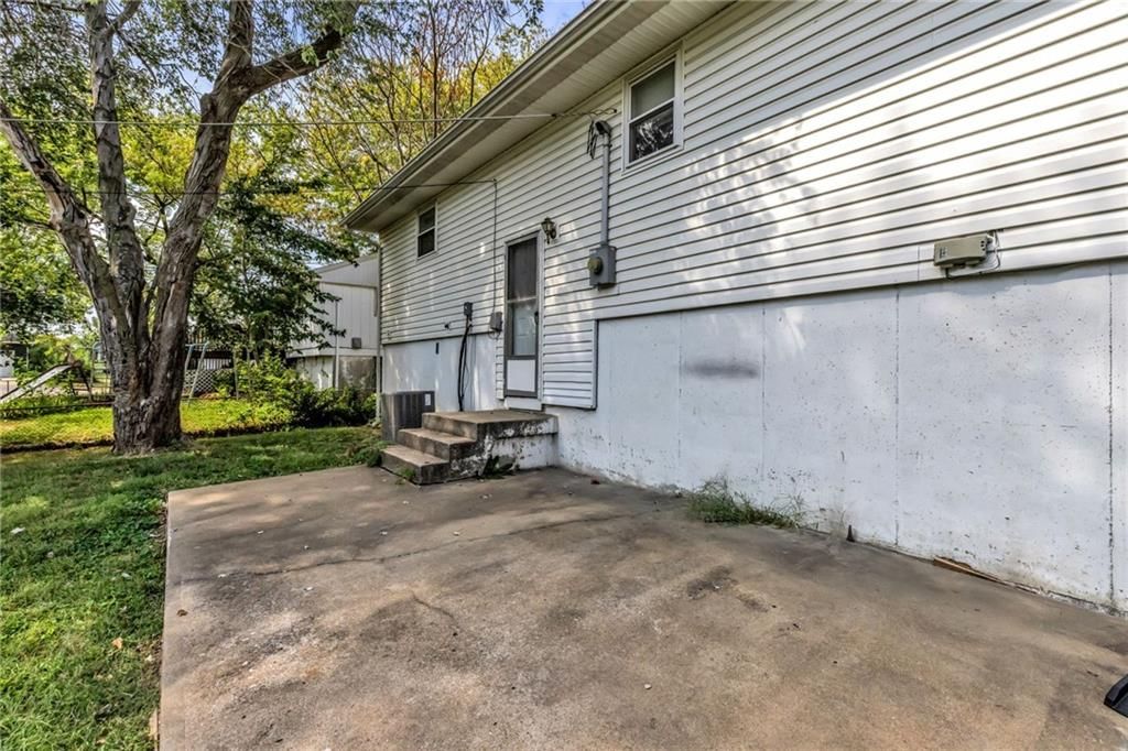 Photo 24 of 29 - 18403 E 9th Street N