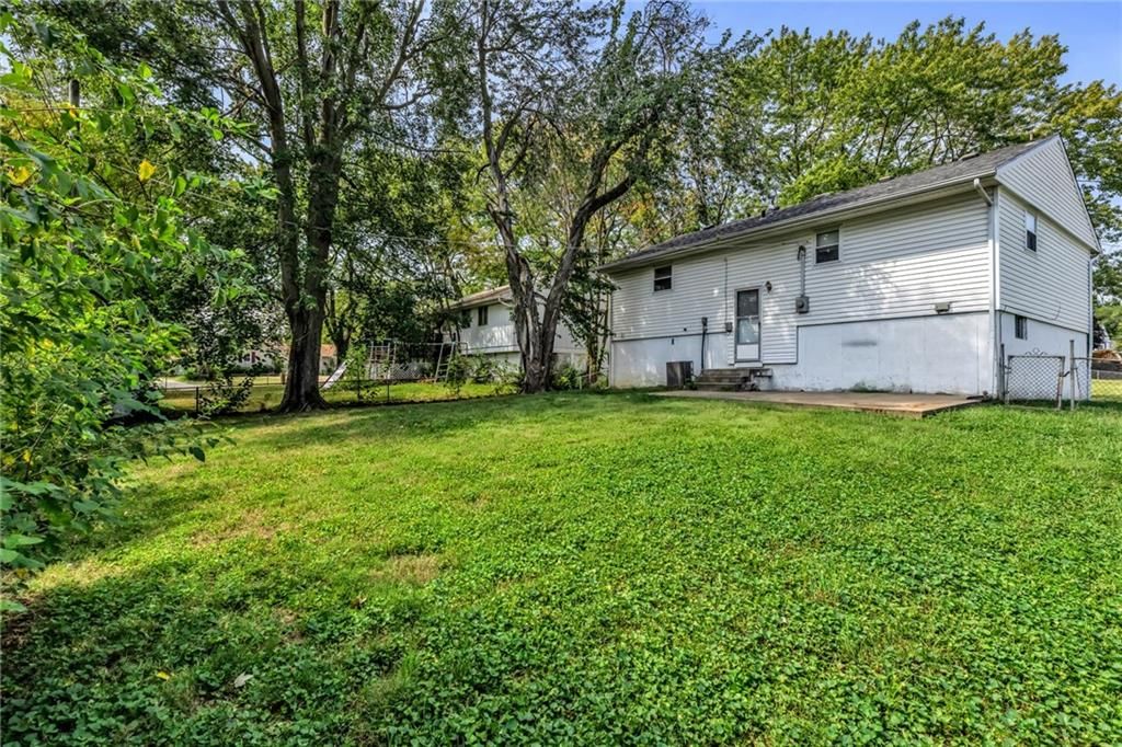 Photo 25 of 29 - 18403 E 9th Street N