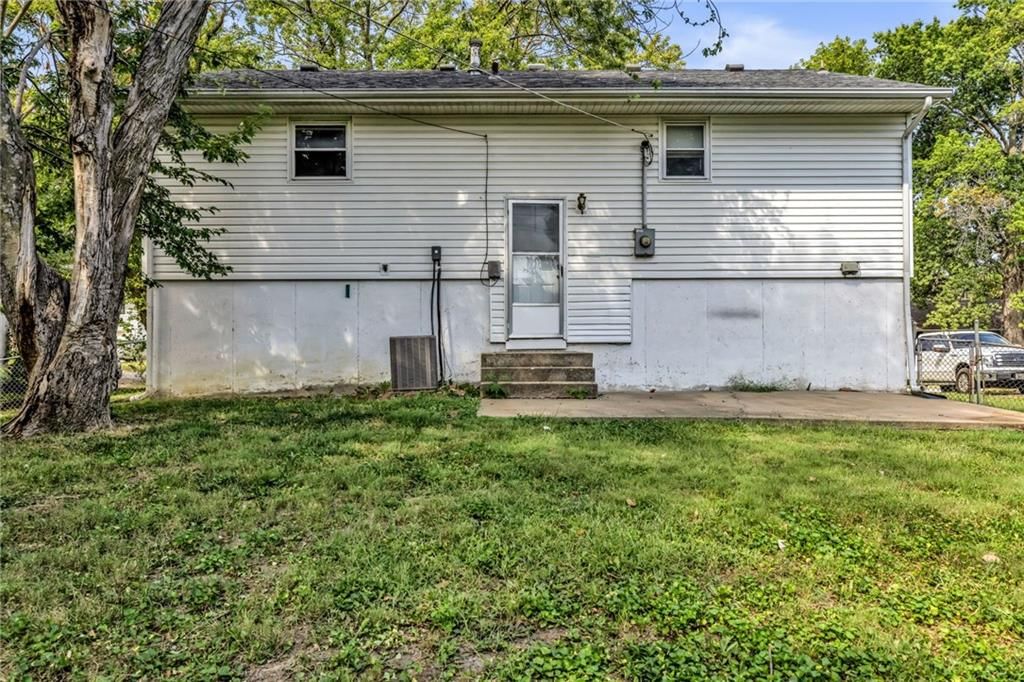 Photo 26 of 29 - 18403 E 9th Street N
