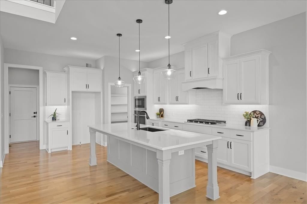 2421 W 177th Street — photo 12
