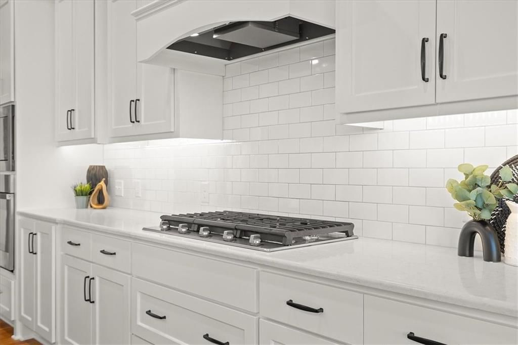 2421 W 177th Street — photo 14