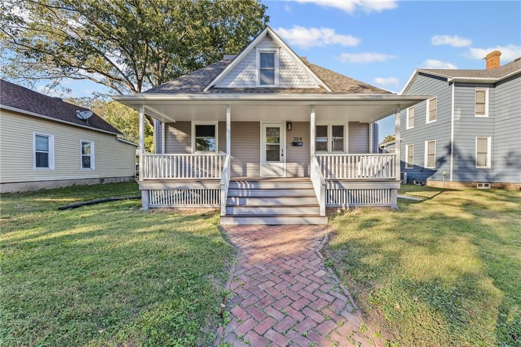 304 W Wea Street — photo 2
