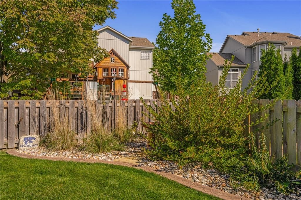 16247 S Avalon Street — photo 11