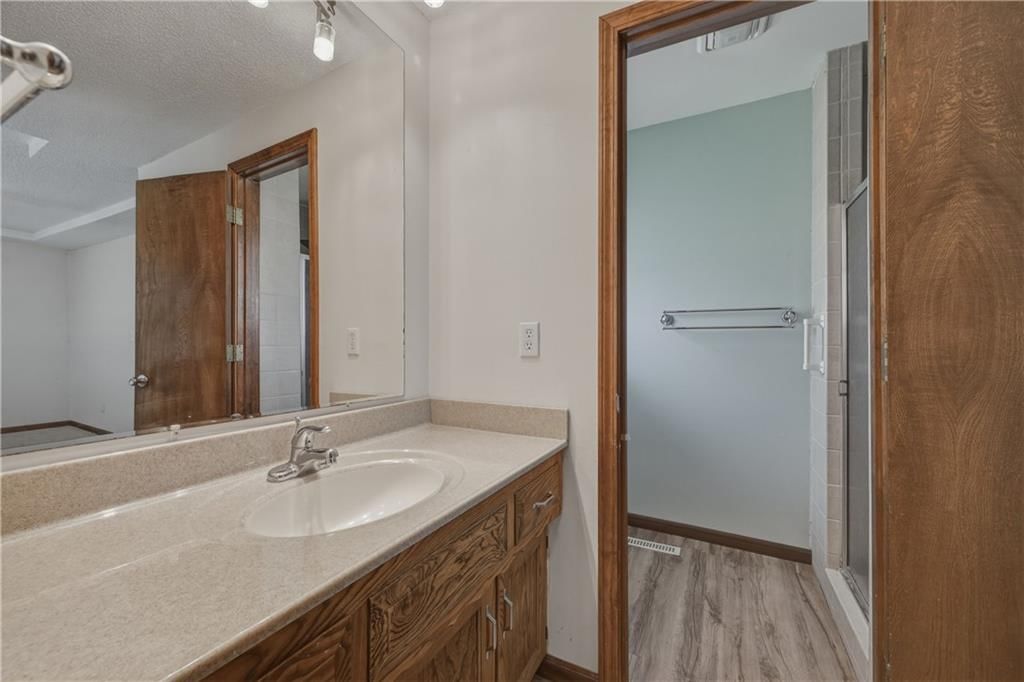 727 N Leonard Street — photo 17