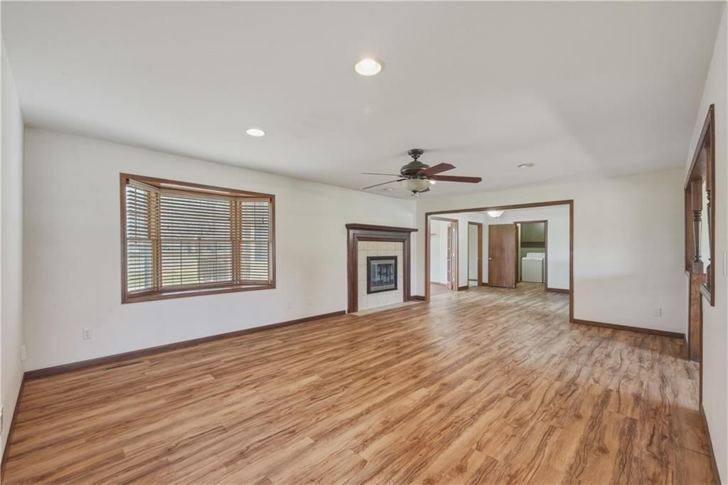 727 N Leonard Street — photo 22