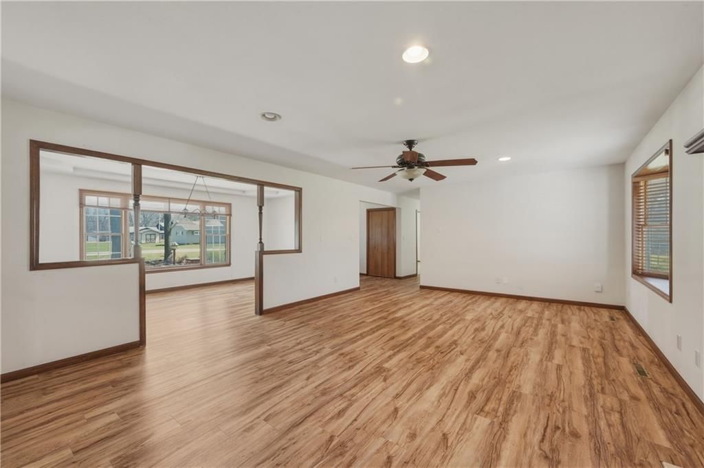 727 N Leonard Street — photo 24